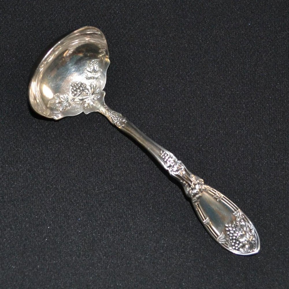 1881 Rogers A1 Soup And Gravey Ladle Silverplate Grape La Vigne Patten